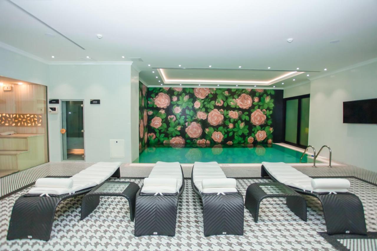 Ivy Garden Hotel Baku Exteriör bild The spa at The Dorchester