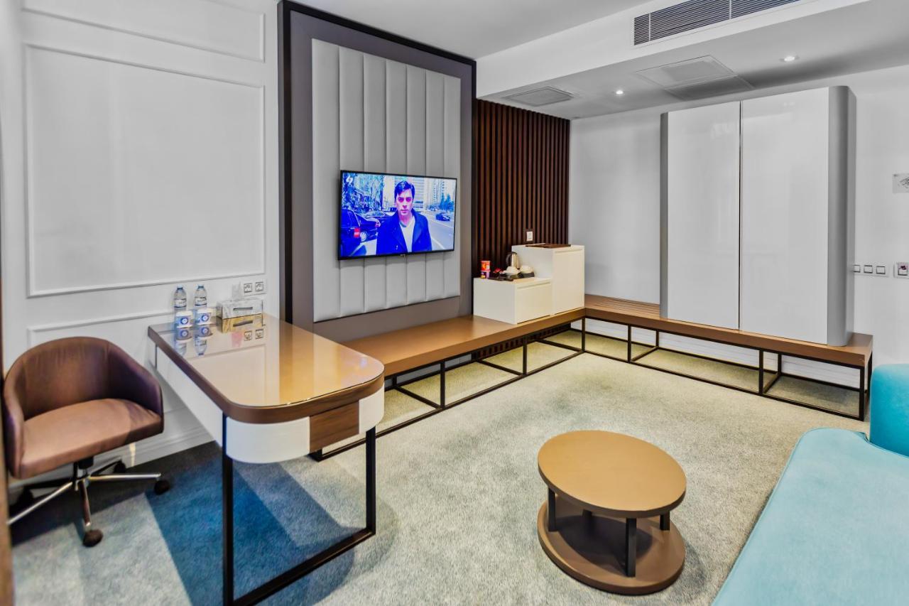 Ivy Garden Hotel Baku Exteriör bild The interior of the new lounge