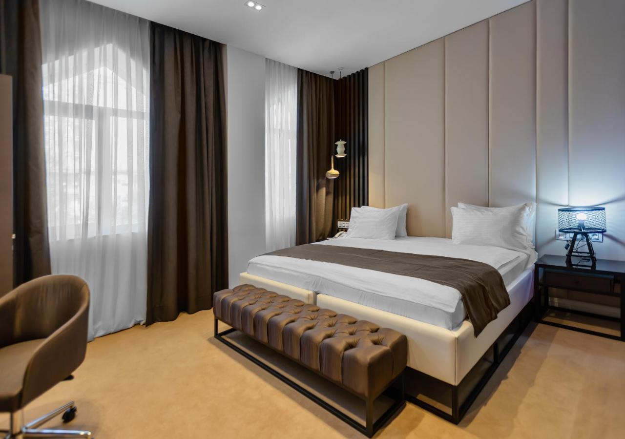 Ivy Garden Hotel Baku Exteriör bild A bedroom at the hotel
