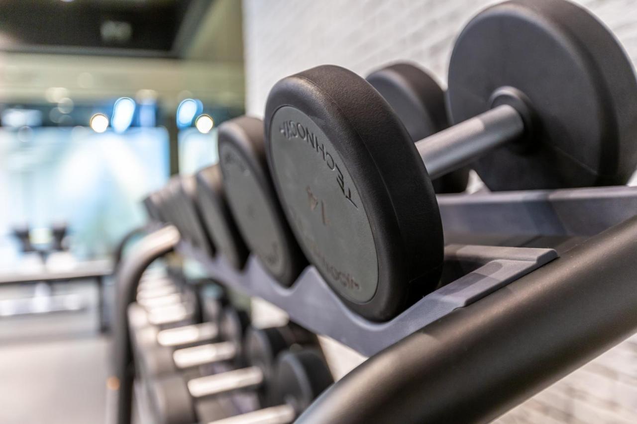 Ivy Garden Hotel Baku Exteriör bild Dumbbells on a rack