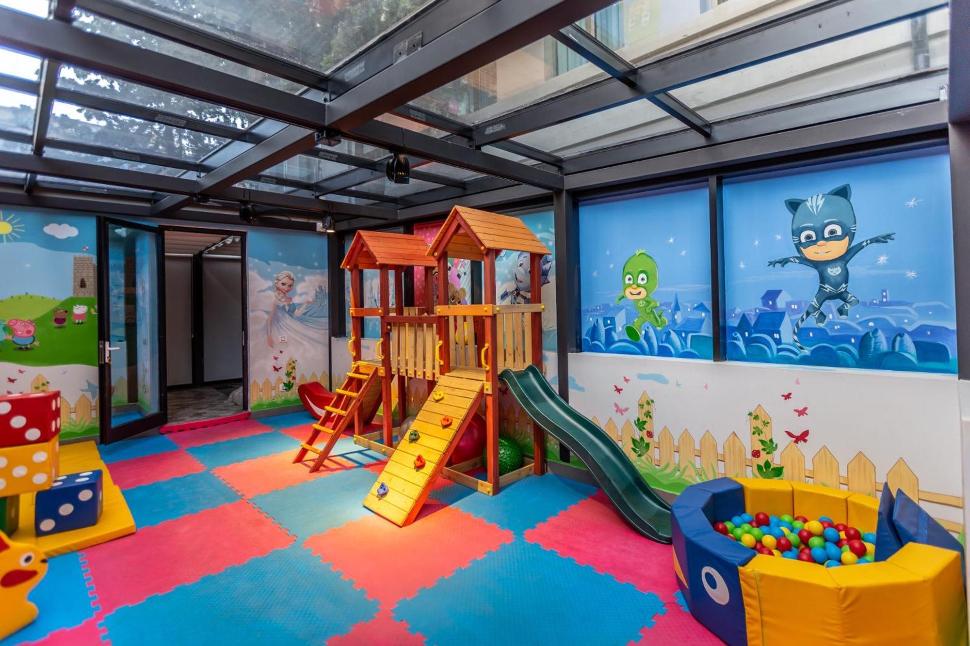 Ivy Garden Hotel Baku Exteriör bild Kids Club at the hotel