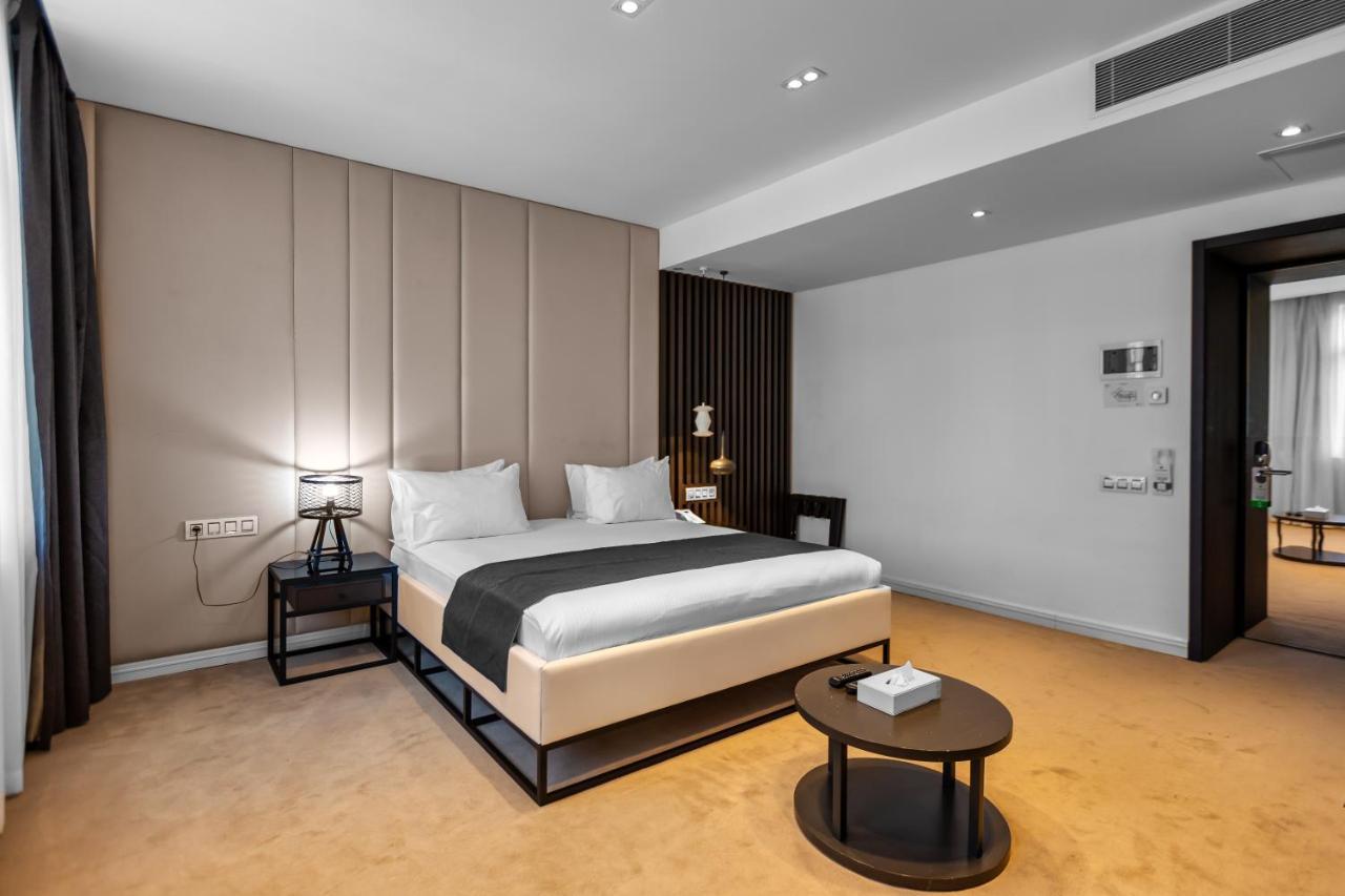 Ivy Garden Hotel Baku Exteriör bild A bedroom at the hotel