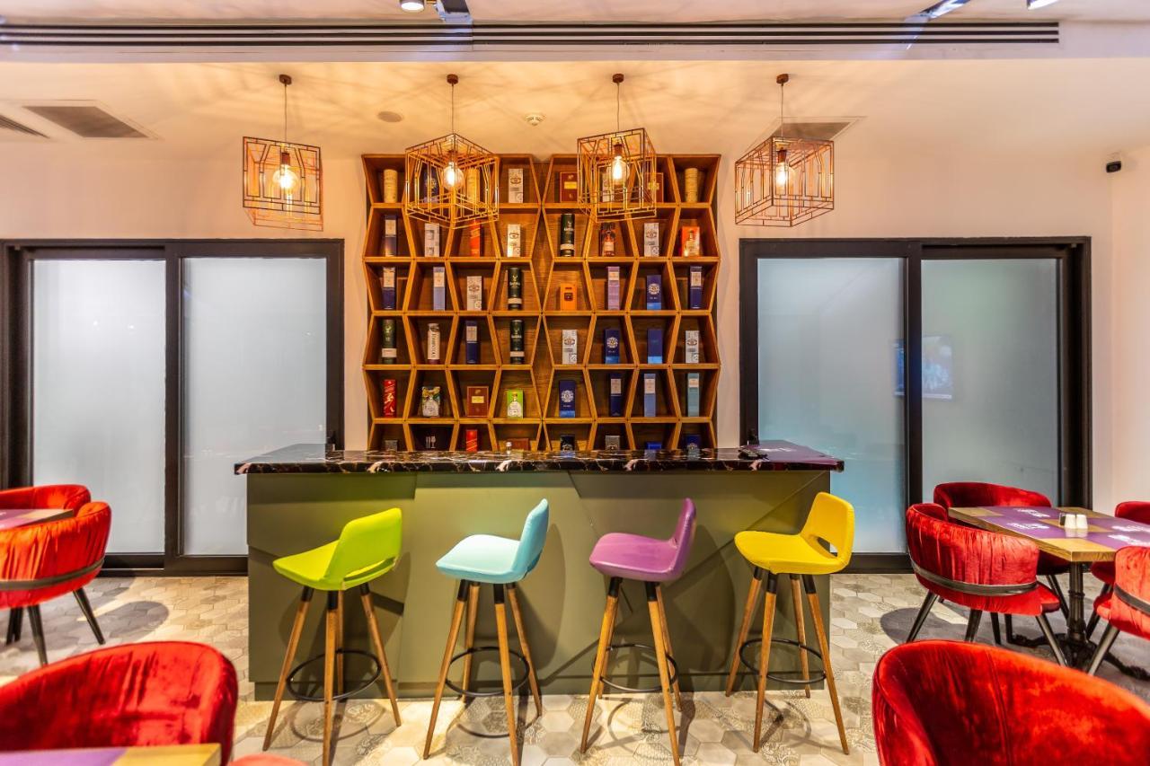 Ivy Garden Hotel Baku Exteriör bild The bar at the lounge