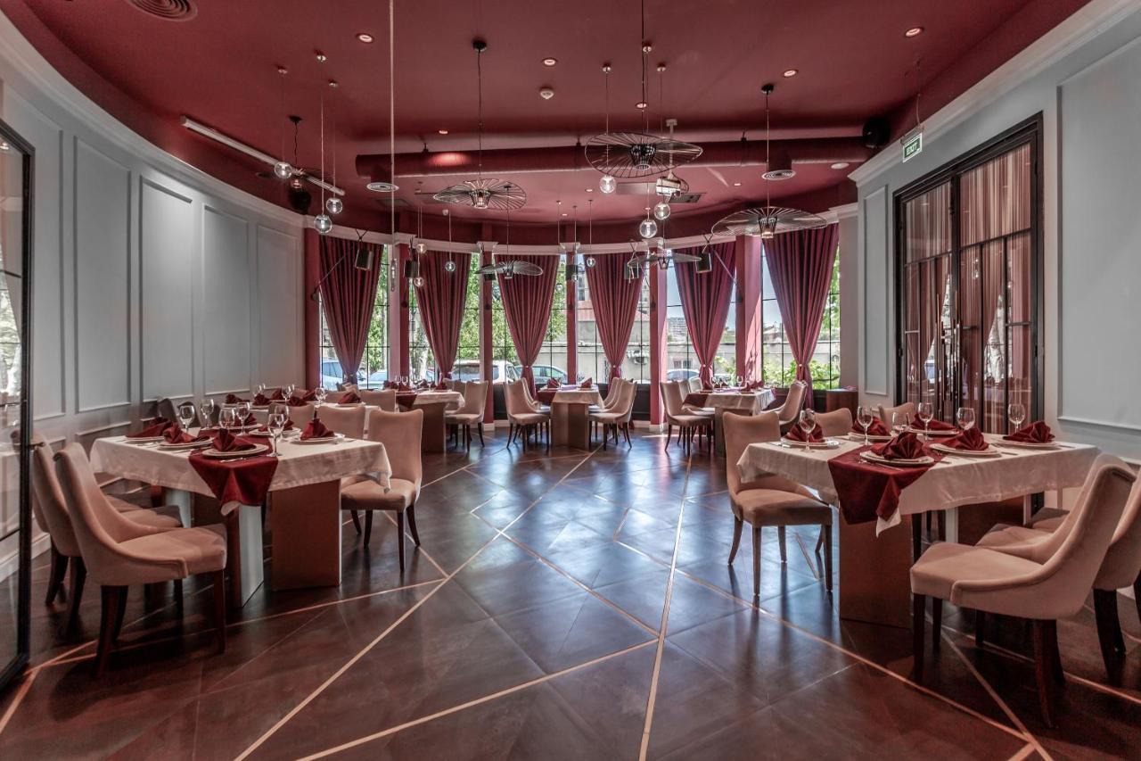 Ivy Garden Hotel Baku Exteriör bild Restaurant in the hotel