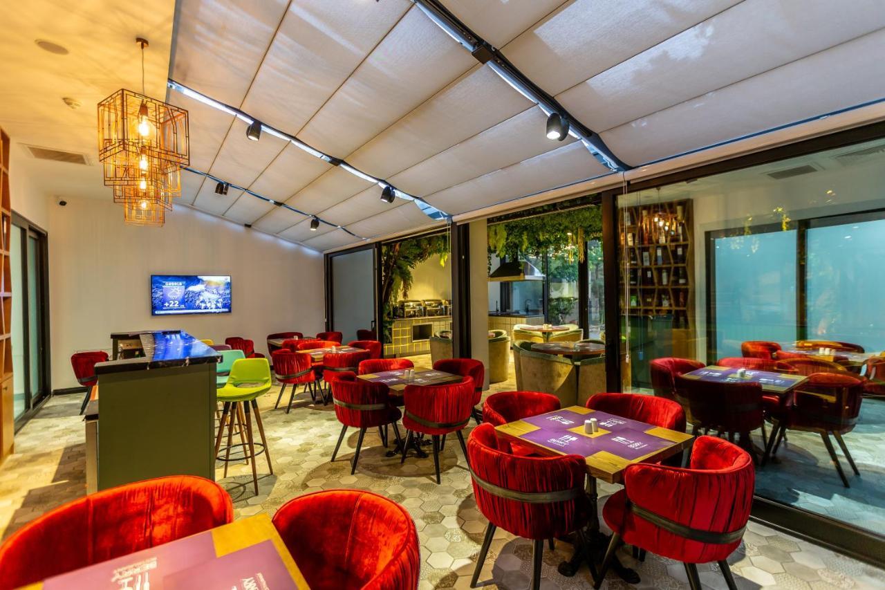 Ivy Garden Hotel Baku Exteriör bild The interior of the restaurant