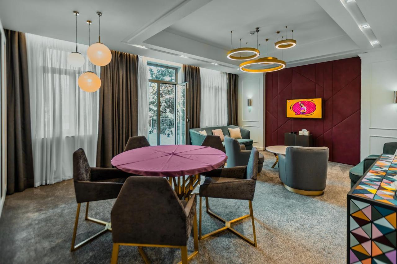 Ivy Garden Hotel Baku Exteriör bild The interior of the hotel