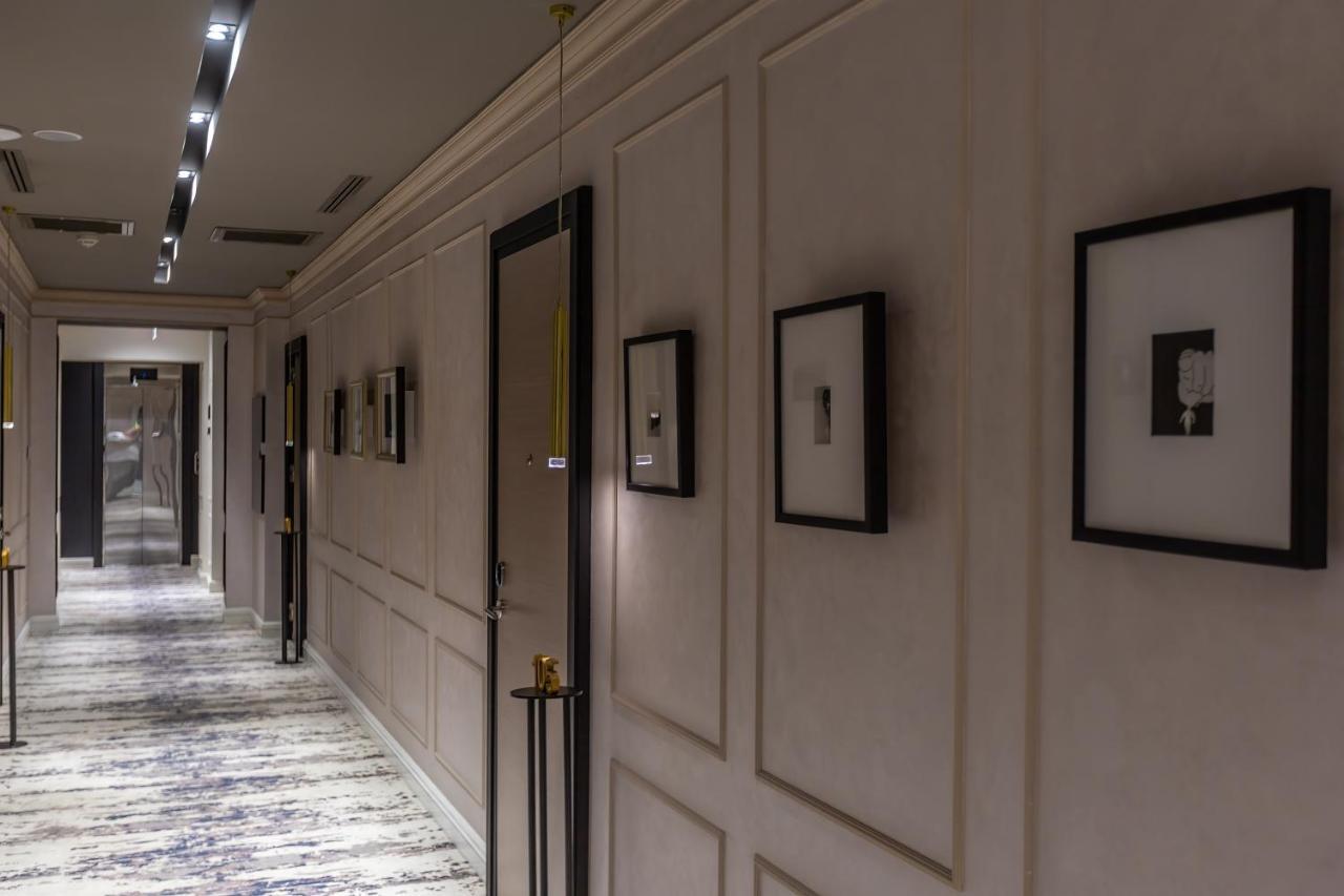 Ivy Garden Hotel Baku Exteriör bild A corridor on the 10th floor
