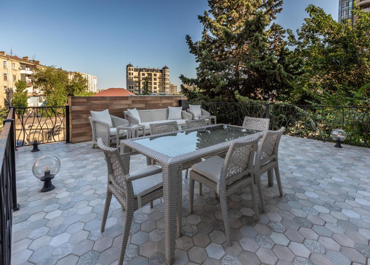 Ivy Garden Hotel Baku Exteriör bild Rooftop terrace