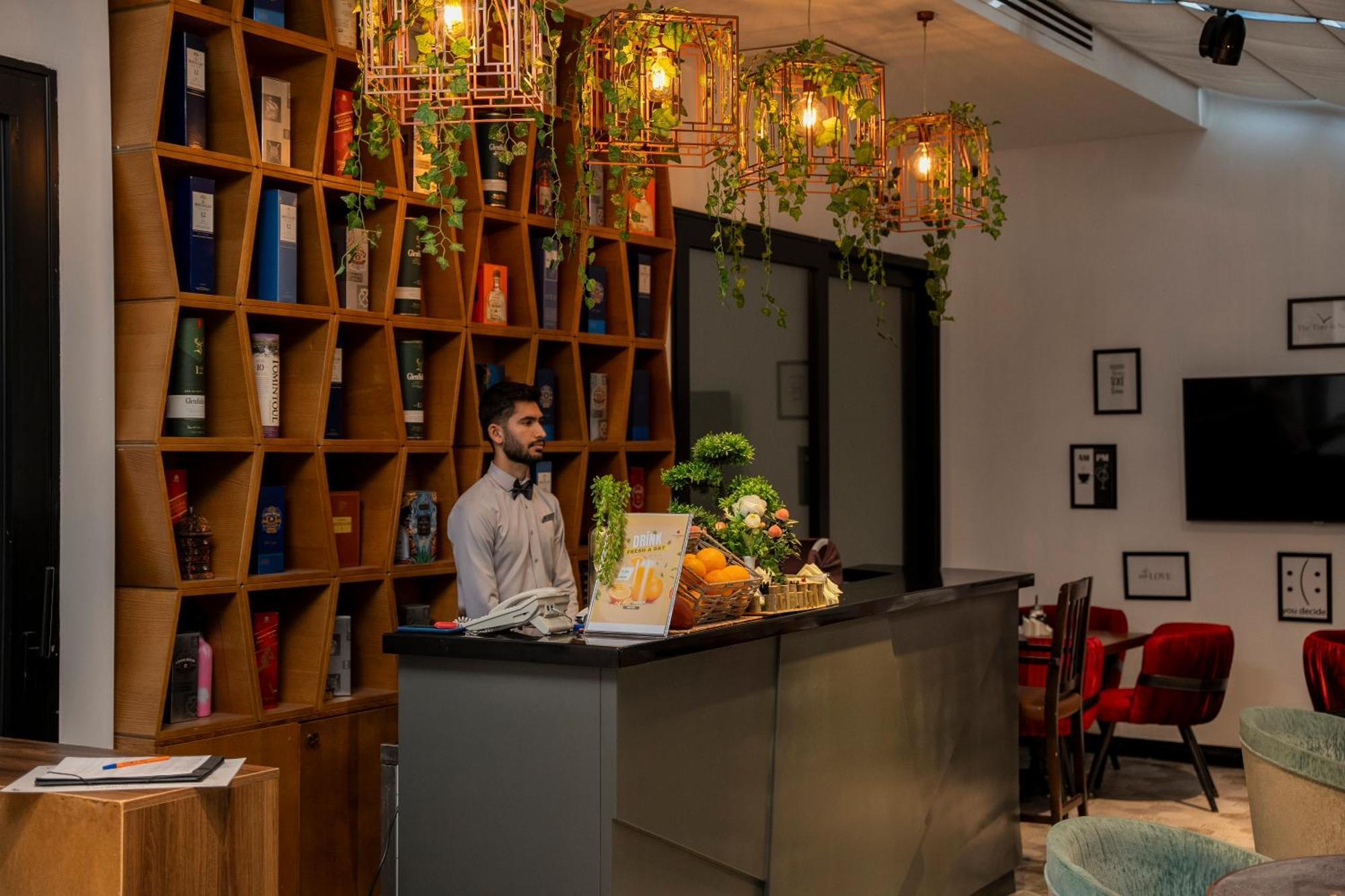 Ivy Garden Hotel Baku Exteriör bild The bar at the lounge