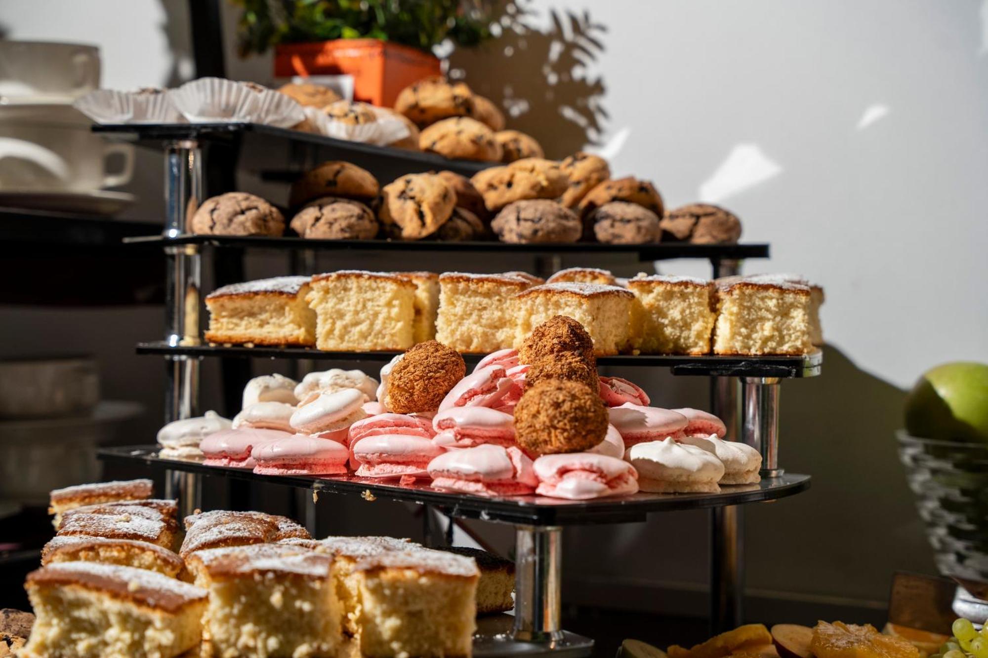 Ivy Garden Hotel Baku Exteriör bild A selection of cakes and biscuits